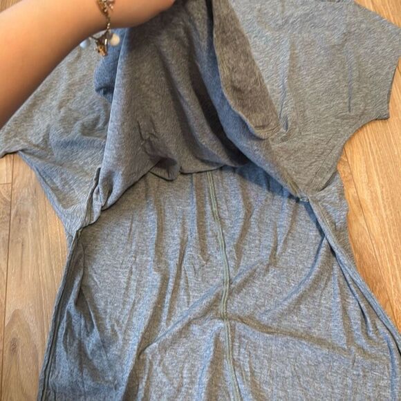 Lululemon short sleeve side cut gray t-shirt size 8   Took size tag off but meas - Picture 5 of 7